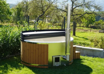 Kúpacia kaďa s bielym vnútrom – Vorelax